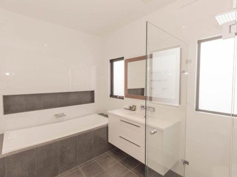 26 Twynam Street - Foster Accommodation 2