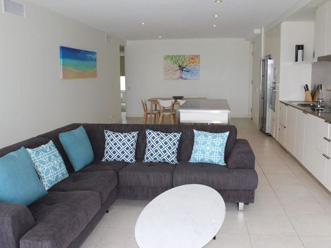 Blue On Blue Apartment 923 - Foster Accommodation 3