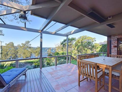 Wangi Waterfront Delight 4br Waterfront Reserve Home - Foster Accommodation 0