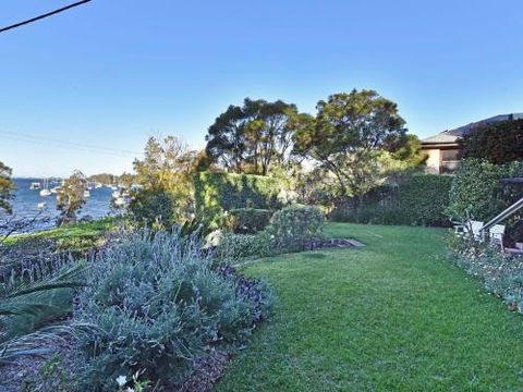 Wangi Waterfront Delight 4br Waterfront Reserve Home - Foster Accommodation 2