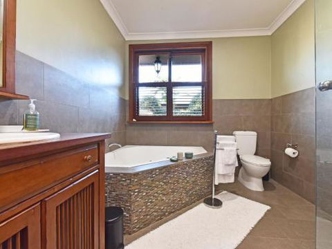 Wangi Waterfront Delight 4br Waterfront Reserve Home - Foster Accommodation 3