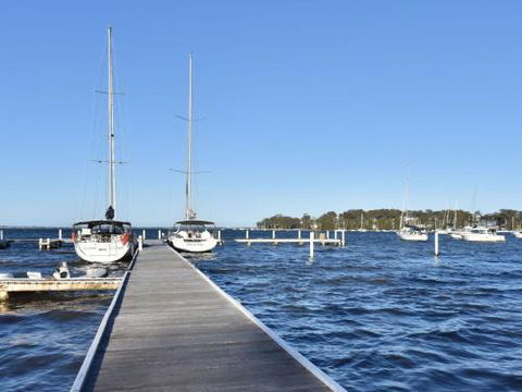 Wangi Waterfront Delight 4br Waterfront Reserve Home - Foster Accommodation 1