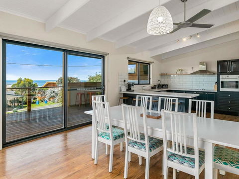 Waikiki Views - Foster Accommodation 3