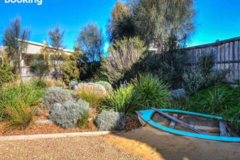 At The Beach - Foster Accommodation 2