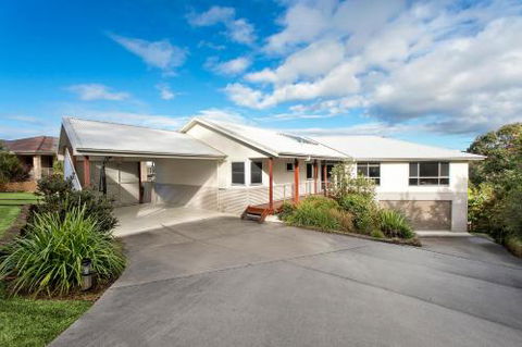 Coastal Retreat - Foster Accommodation 0