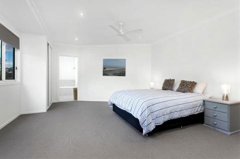 Coastal Retreat - Foster Accommodation 2