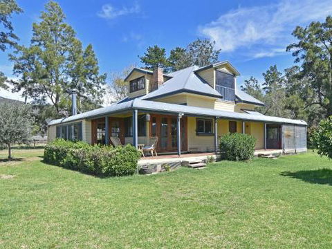 Soldiers Cottage Picturebook Vineyard Home - Foster Accommodation 0