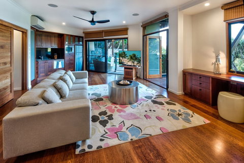 Iluka Luxury House With Ocean Views On Half Acre With Pool And Two Golf Buggies - Foster Accommodation 2