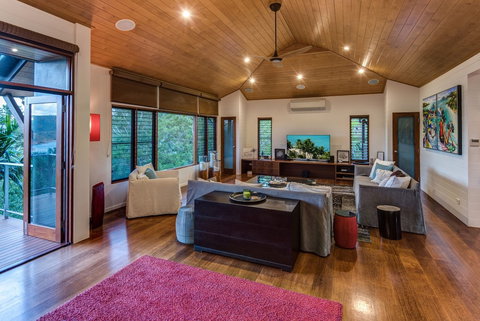 Iluka Luxury House With Ocean Views On Half Acre With Pool And Two Golf Buggies - Foster Accommodation 6