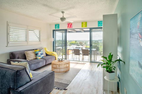 Coolum Beach 3 Level Townhouse Private Rooftop Terrace Spa Overlooking Mount Coolum - Foster Accommodation 6