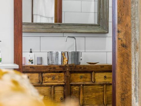 Black Beauty Studio - Foster Accommodation 1