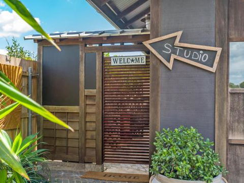 Black Beauty Studio - Foster Accommodation 5