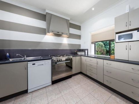 THE BEACH HOUSE Gerroa 4pm Check Out Sundays - Foster Accommodation 5