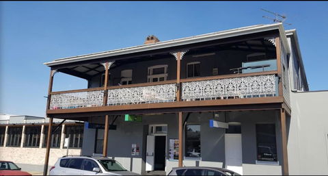 Great Northern Hotel - Foster Accommodation 3