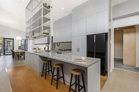Allure On Barclay - Foster Accommodation 3