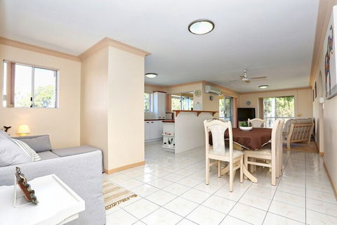 Enjoy Sunsets & Waterviews From Your Private Balcony - Foster Accommodation 6