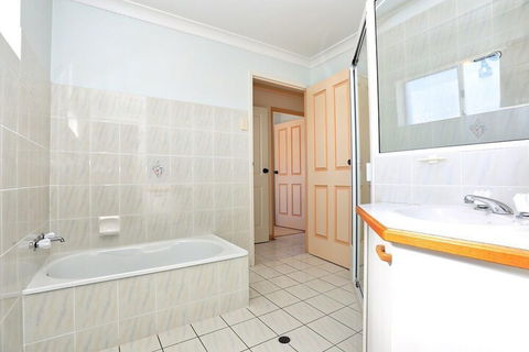 Enjoy Sunsets & Waterviews From Your Private Balcony - Foster Accommodation 1