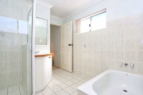 Enjoy Sunsets & Waterviews From Your Private Balcony - Foster Accommodation 2