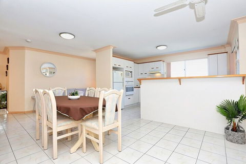 Enjoy Sunsets & Waterviews From Your Private Balcony - Foster Accommodation 4
