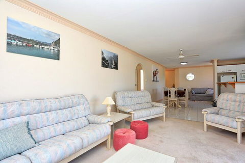 Enjoy Sunsets & Waterviews From Your Private Balcony - Foster Accommodation 3
