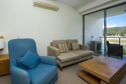 Blue On Blue Studio Room 1222 - Foster Accommodation 3
