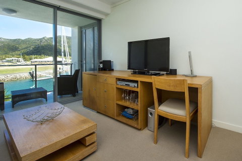 Blue On Blue Studio Room 1222 - Foster Accommodation 2