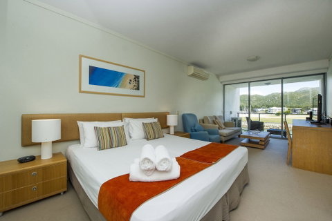 Blue On Blue Studio Room 1222 - Foster Accommodation 6