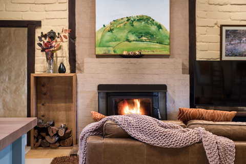 Italian Hill Garden Villa - Foster Accommodation 3