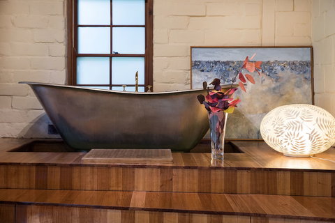 Italian Hill Garden Villa - Foster Accommodation 6