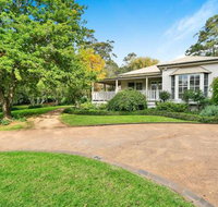 Mirrabooka Burrawang beautiful home  3 acres of gardens in the Southern Highlands - Foster Accommodation