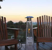 WHALE WATCH FOR FOUR Gerringong 4pm check out Sundays - Foster Accommodation