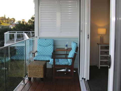 WHALE WATCH FOR FOUR Gerringong 4pm Check Out Sundays - Foster Accommodation 2