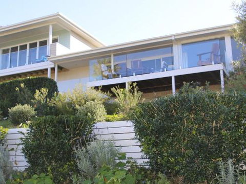 WHALE WATCH FOR FOUR Gerringong 4pm Check Out Sundays - Foster Accommodation 5