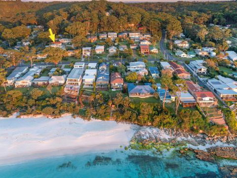 Sandals At The Bay Downstairs 4pm Check Out Sundays - Foster Accommodation 0
