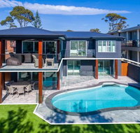 Vukeville beachfront luxury with pool 4pm Check Out Sundays - Foster Accommodation