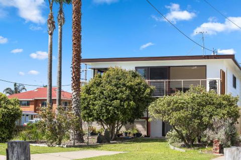 Three Palms - Foster Accommodation 2