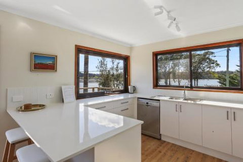 Three Palms - Foster Accommodation 1