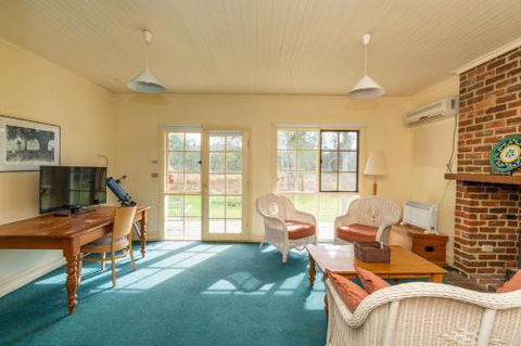 Acheron Valley Lakefront Cottages - Foster Accommodation 6