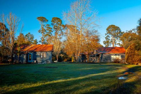 Acheron Valley Lakefront Cottages - Foster Accommodation 3