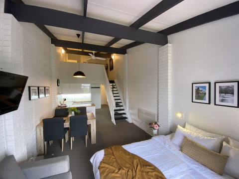 22 At The Gables - Foster Accommodation 1