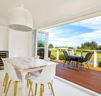 Arklow I Pet Friendly with Ocean Views - Foster Accommodation