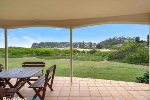 Beachfront Delight 14b Bareena Avenue - Foster Accommodation 6
