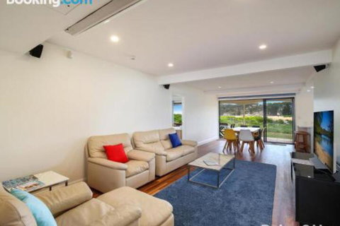 Beachfront Delight 14b Bareena Avenue - Foster Accommodation 3