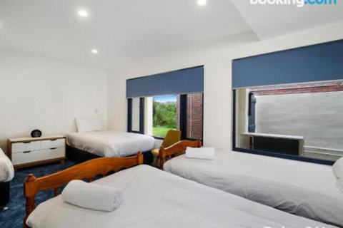 Beachfront Delight 14b Bareena Avenue - Foster Accommodation 5