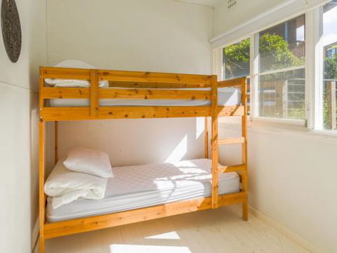 BOMBORA Gerroa 4pm Check Out Sundays - Foster Accommodation 3