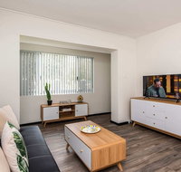 Stylish Apartment in Leafy South Perth - Foster Accommodation