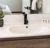 Contemporary 1BR Apartment - Near the City - Foster Accommodation