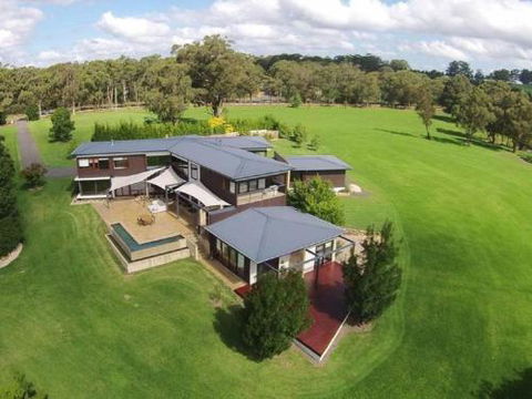 ALPINE LODGE Alpine Southern Highlands 4pm Check Out Sundays - Foster Accommodation 4