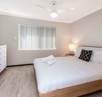 Bright 1BR Apartment Close to Foreshore  Cbd - Foster Accommodation