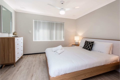 Bright 1BR Apartment Close To Foreshore & Cbd - Foster Accommodation 0